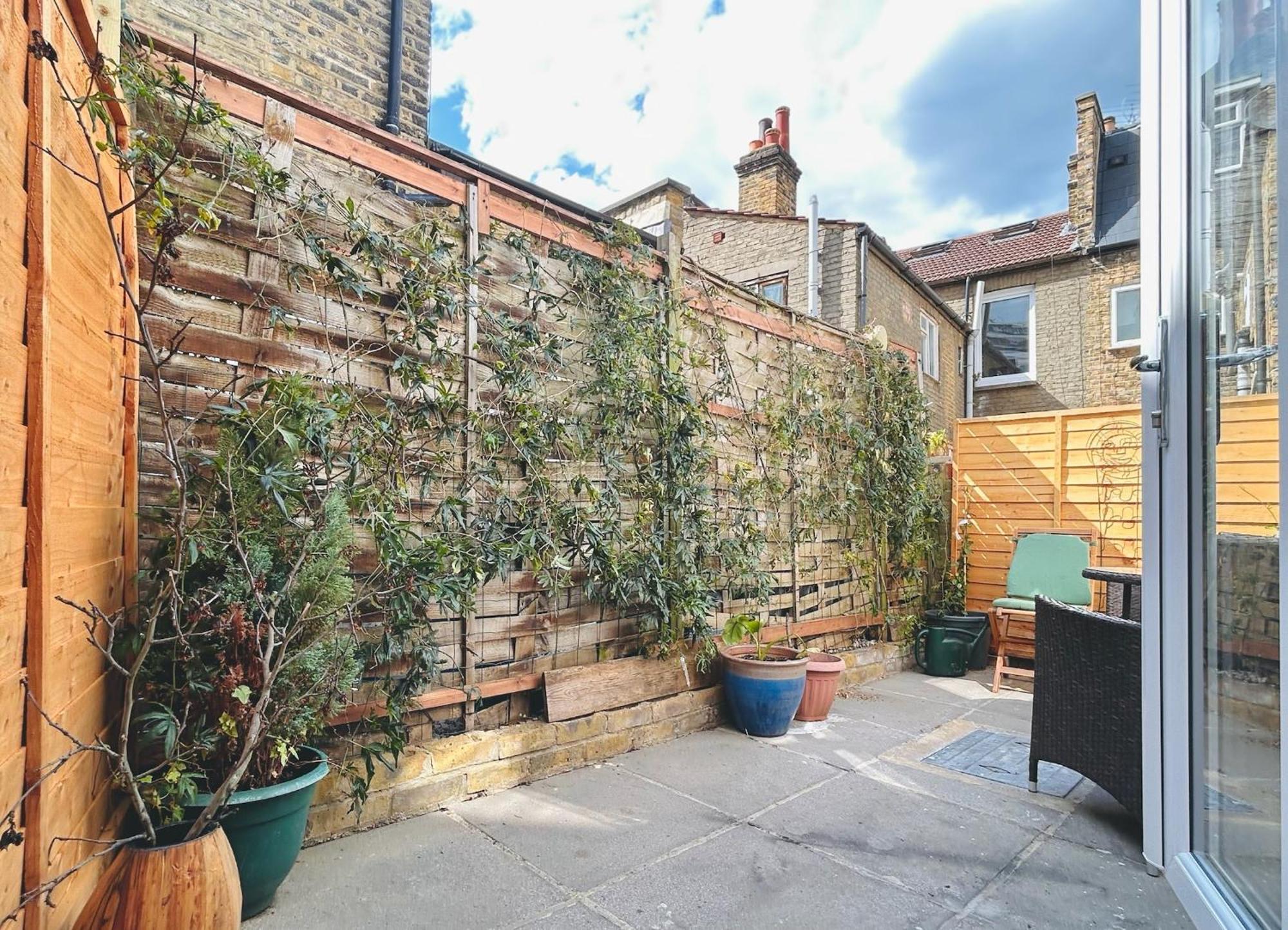 Courtyard Oasis Apartment *